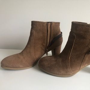 Bass Shoes Tan suede boots
